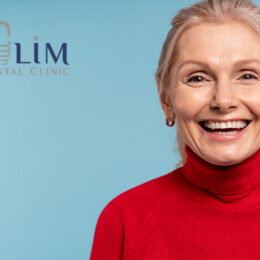 Protez diş kullanımı, özellikle yemek yeme konusunda birçok kişi için yeni bir deneyimdir. Protez dişler, doğal dişlerin yerini alarak çiğneme fonksiyonunu geri kazandırsa da, başlangıçta bazı zorluklar yaşanabilir.