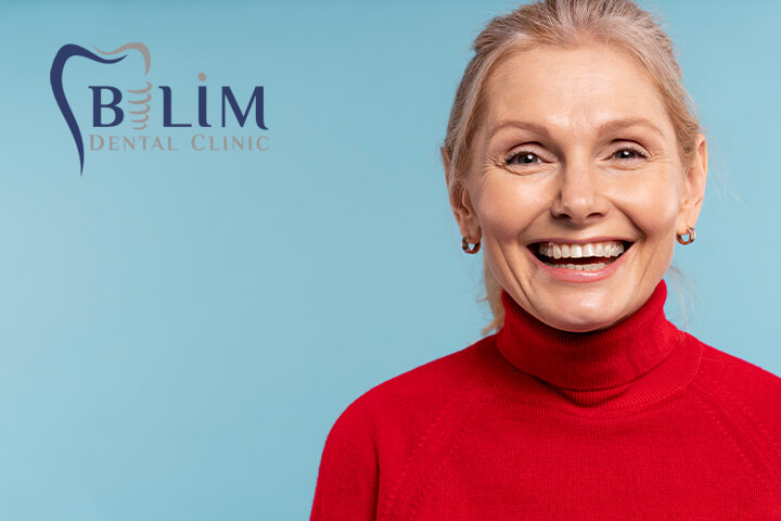 Protez diş kullanımı, özellikle yemek yeme konusunda birçok kişi için yeni bir deneyimdir. Protez dişler, doğal dişlerin yerini alarak çiğneme fonksiyonunu geri kazandırsa da, başlangıçta bazı zorluklar yaşanabilir.